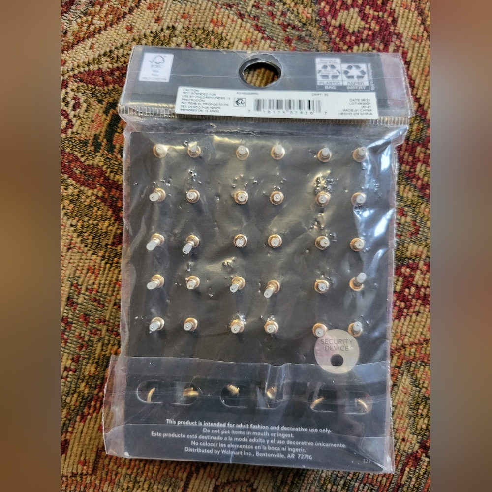 No Boundaries Earring Set - Picture 2 of 2